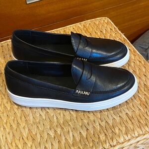 Elegant Black Leather Loafers for Women